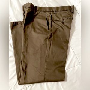 Dockers men’s size 32” x 30” army green chino pants